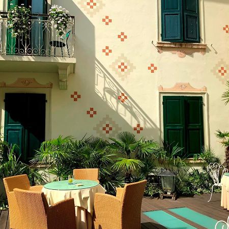 Sembenini Palace Riva del Garda Kültér fotó