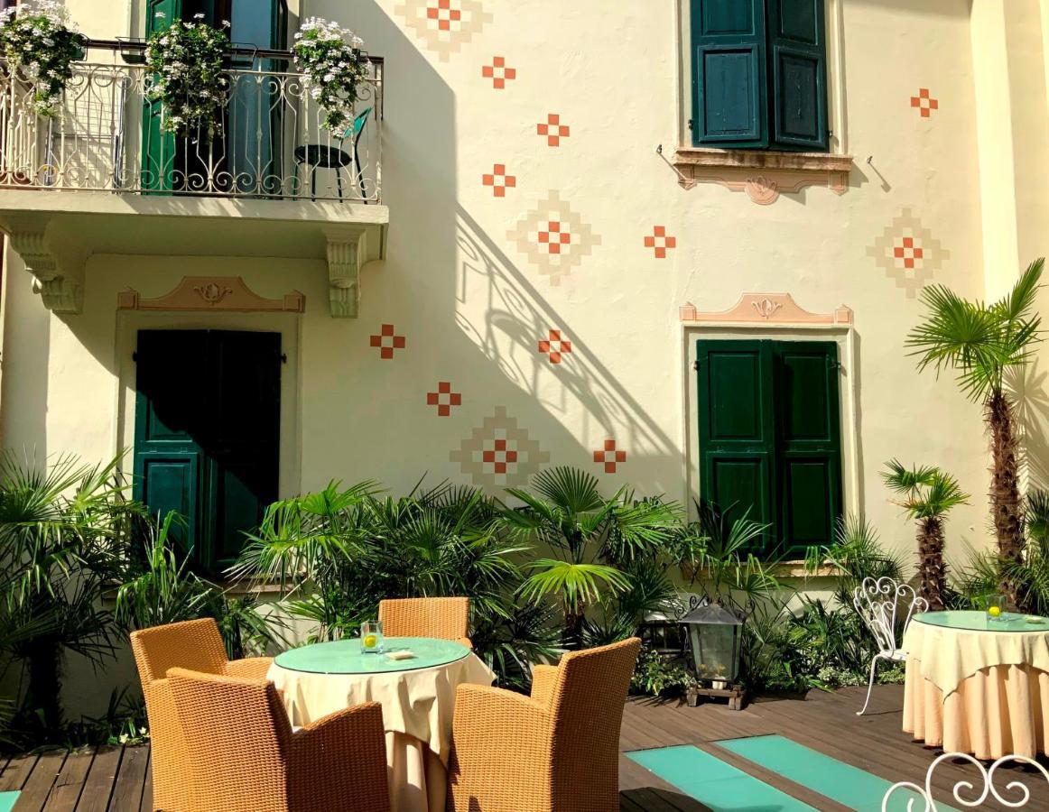 Sembenini Palace Riva del Garda Kültér fotó