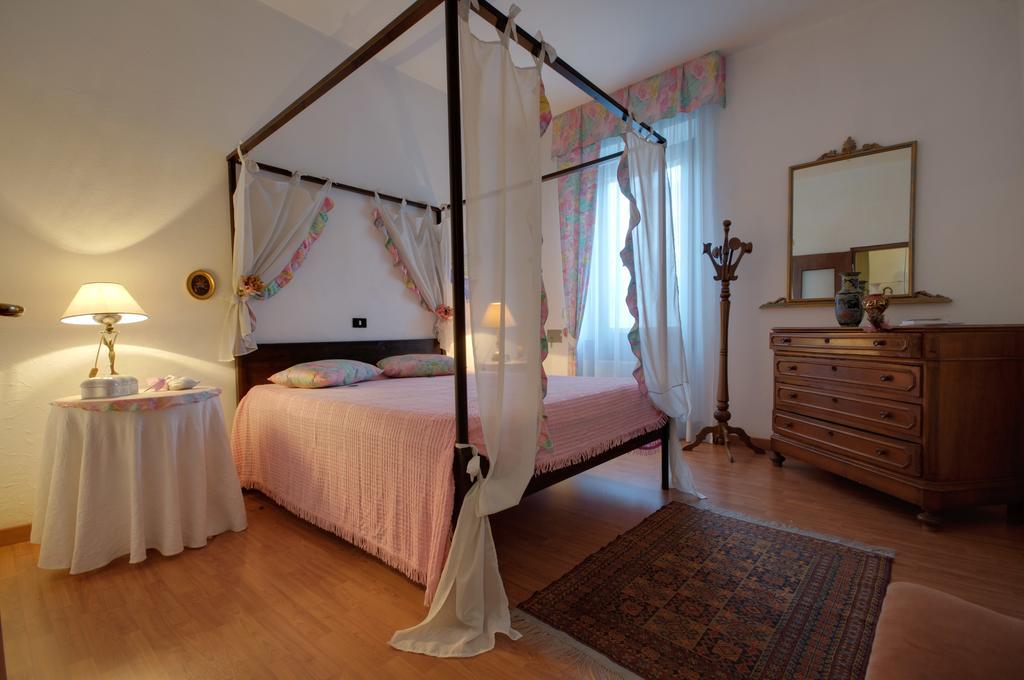 Sembenini Palace Riva del Garda Szoba fotó