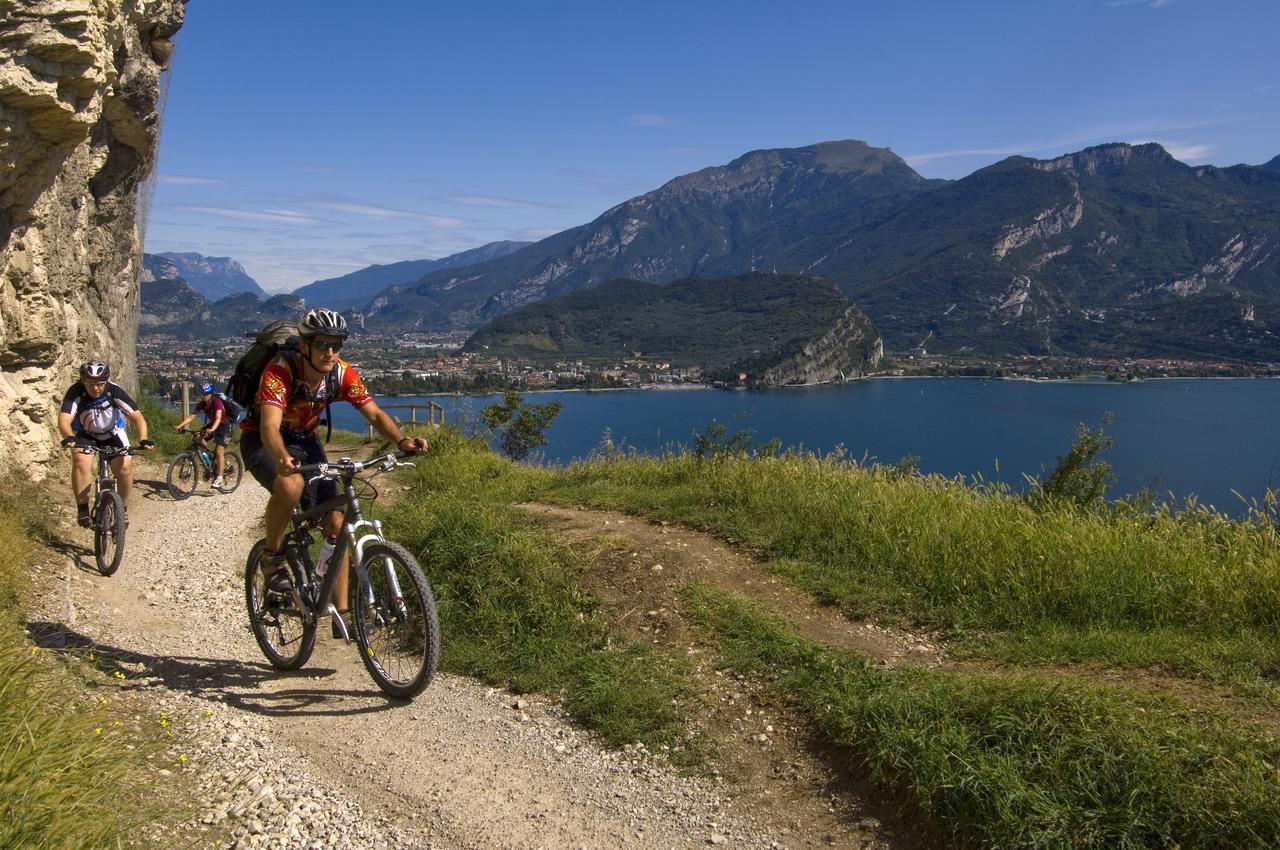 Sembenini Palace Riva del Garda Kültér fotó