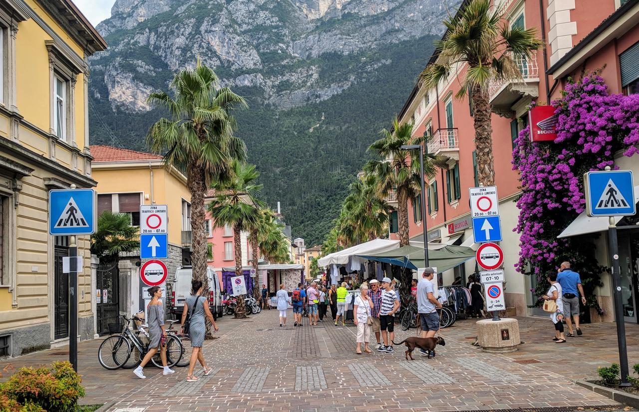 Sembenini Palace Riva del Garda Kültér fotó